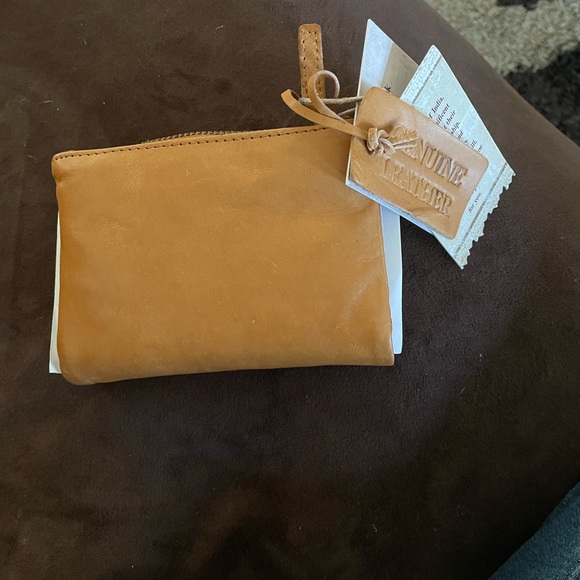 Tan Leather Trifold Wallet NWT 5 X 4 - Picture 16 of 16